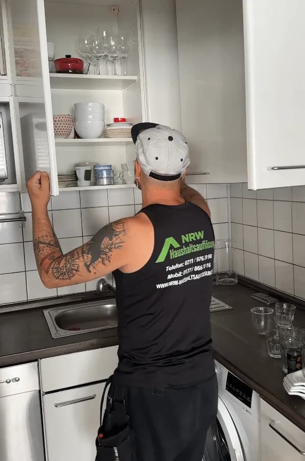 Team von NRW-Haushaltsauflösung bei der Arbeit