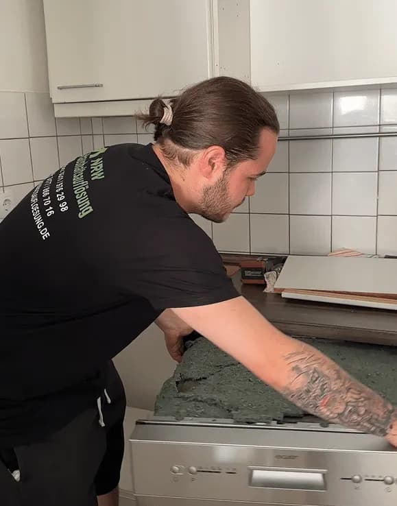 Team von NRW-Haushaltsauflösung bei einer Räumung – auch in Erkrath